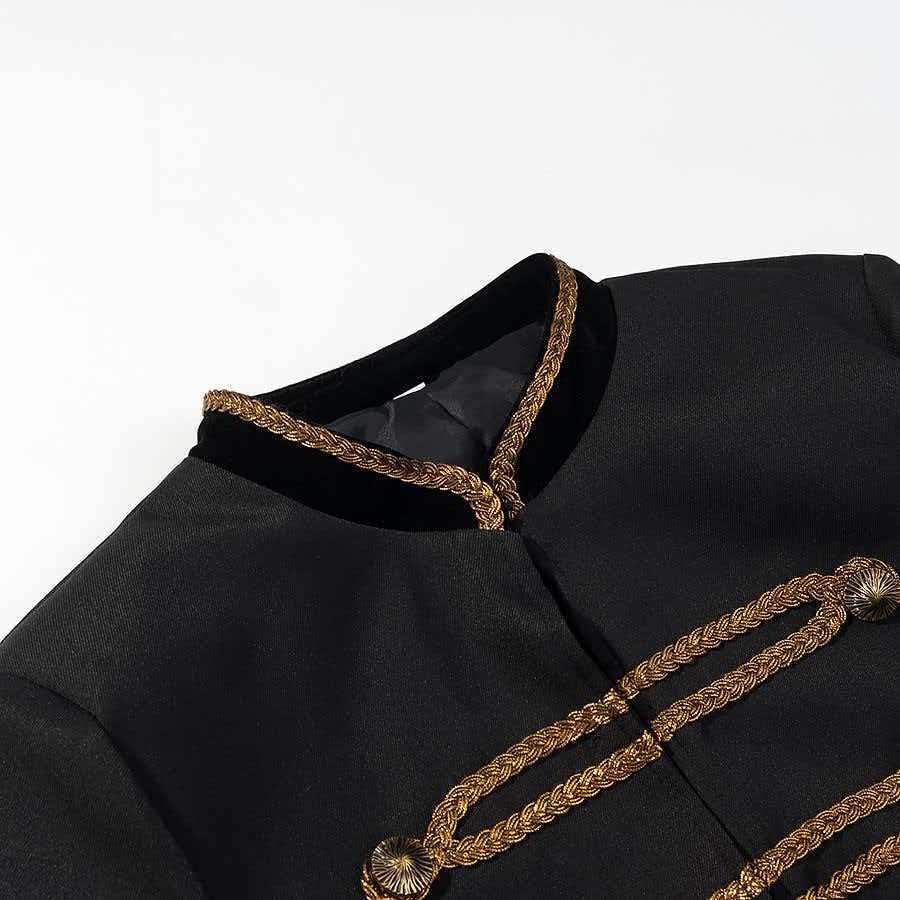 Damen Cropped-Militärjacke mit Zierkordel und Samtkragen Nord Taschen