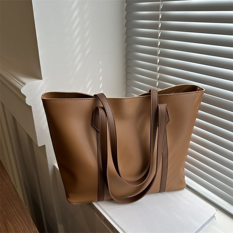 Damen Shopper Tasche mit eleganter Silhouette und robustem Fußboden Nord Taschen