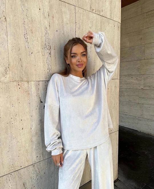Damen luxuriöses Samt-Relax-Set mit Oversize-Crewneck und hochgeschnittener Gummibund-Jogger Nord Taschen