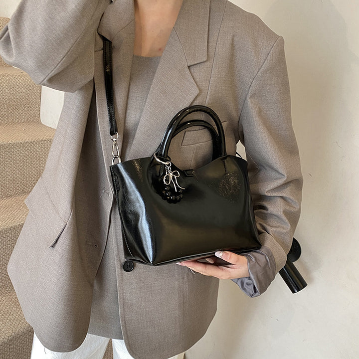 Damen elegante Handtasche mit hochwertiger Lackoberfläche Nord Taschen