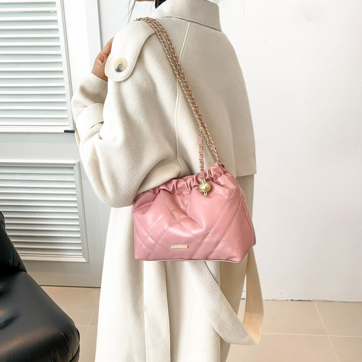 Damen modische Beuteltasche mit Kettenriemen und Steppmuster Nord Taschen