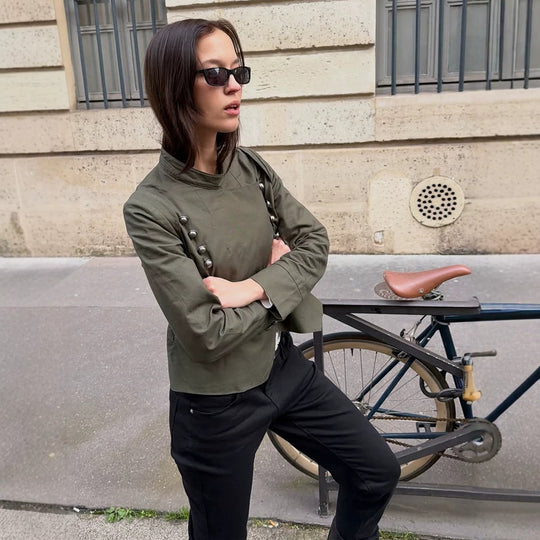 Damen Militärinspirierte Kurzjacke mit Stehkragen und Zierknopfleiste Nord Taschen