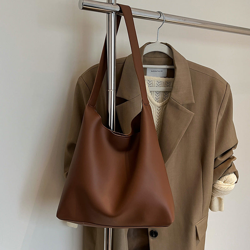 Damen Hobo-Tasche aus hochwertigem Kunstleder mit eleganter Silhouette Nord Taschen