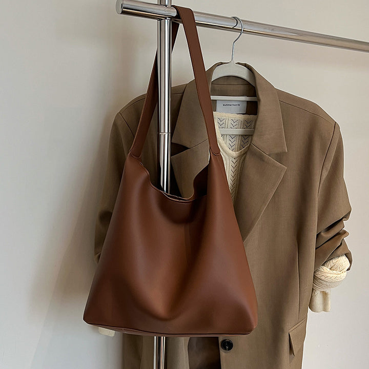 Damen Hobo-Tasche aus hochwertigem Kunstleder mit eleganter Silhouette Nord Taschen