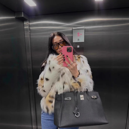 Damen Kurzjacke aus luxuriösem Kunstpelz mit gefleckter Felloptik und gerader Silhouette Nord Taschen