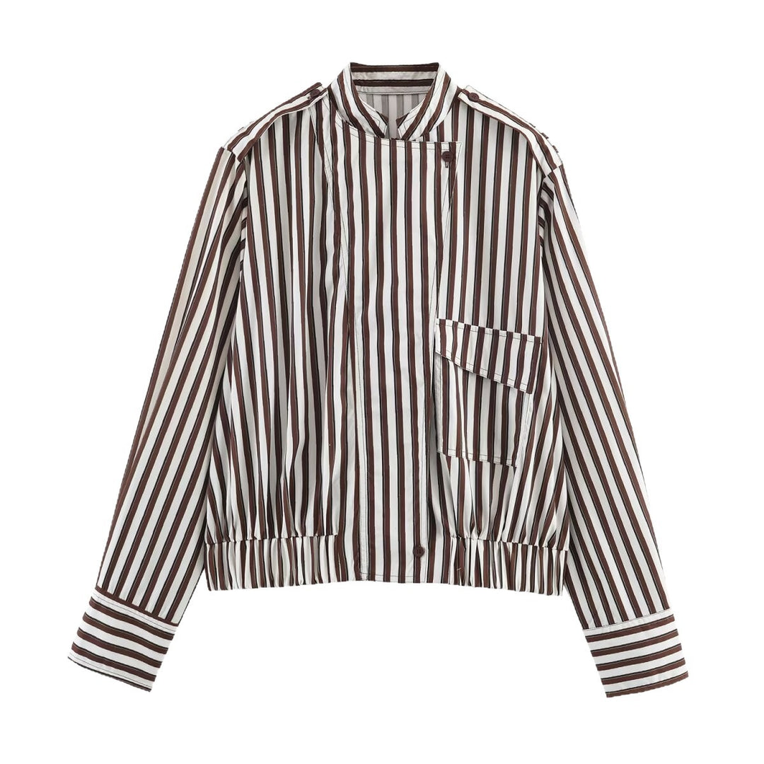 Damen Gestreifte Cropped‑Hemdblusen‑Jacke mit Stehkragen, asymmetrischer Klappentasche und elastischem Saum Nord Taschen