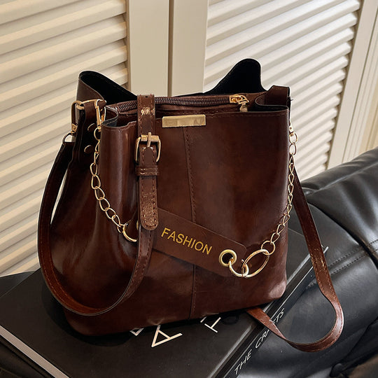 Damen Casual Umhängetasche aus hochwertigem Kunstleder mit modischem Kettenakzent Nord Taschen