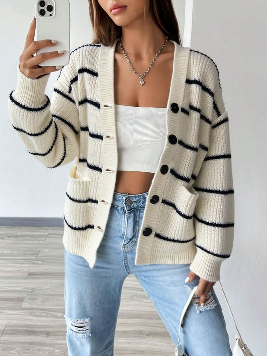 Damen oversized Strickcardigan mit Rippenkante, aufgesetzten Taschen und Knopfverschluss Nord Taschen