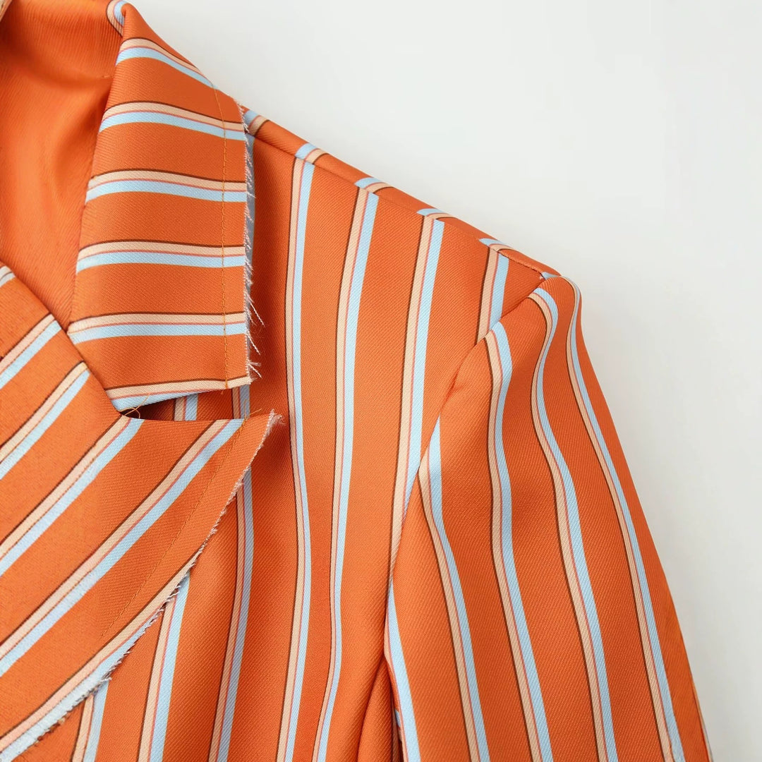 Damen doppelreihiger Blazer mit senkrechtem Streifenmuster und ausgefranstem Revers Nord Taschen
