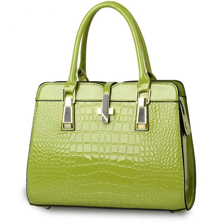 Damen Handtasche mit luxuriösem Krokodilleder-Look und goldenen Akzenten Nord Taschen