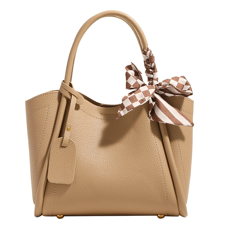 Damen Handtasche mit dekorativem Schal Nord Taschen