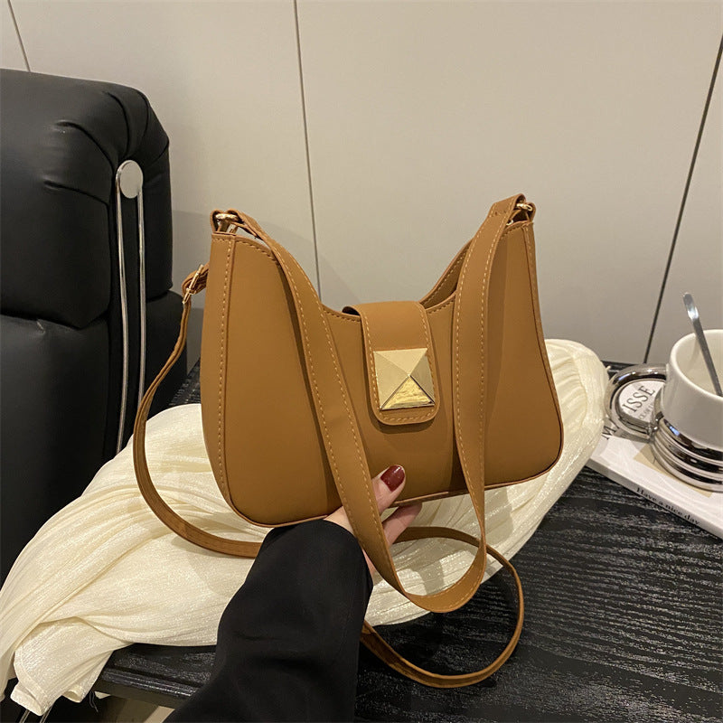 Damen Umhängetasche mit elegantem Verschluss und strukturiertem Design Nord Taschen