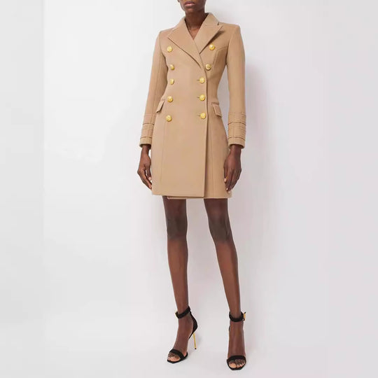 Damen Kurzmantel im Blazerkleid‑Stil mit strukturierter Taillierung und goldenen Zierknöpfen Nord Taschen