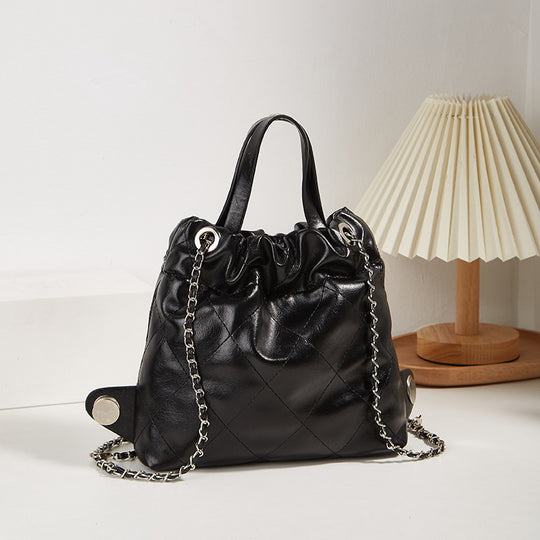 Damen Hobo-Tasche mit gefaltetem Design und eleganter Kettenverzierung Nord Taschen
