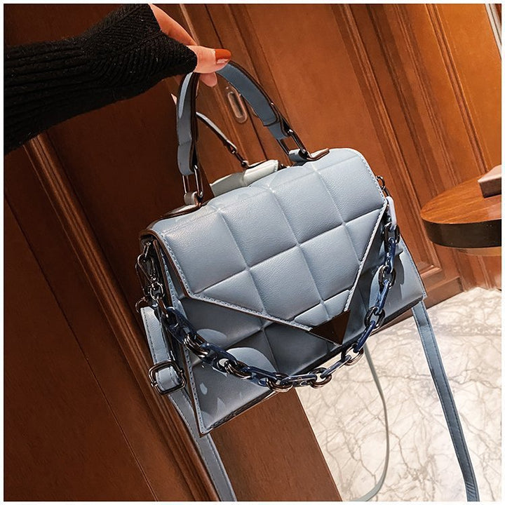 Damen elegante Umhängetasche mit innovativem Kettenakzent Nord Taschen