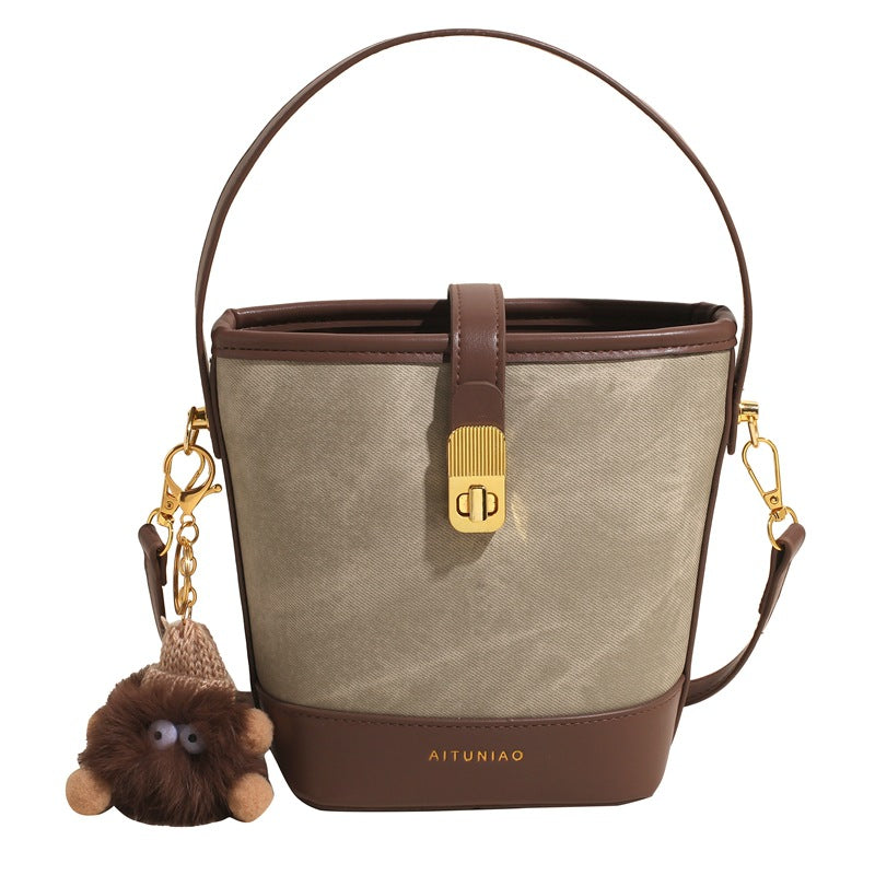 Damen Handtasche im urbanen Stil mit abnehmbarem Schlüsselanhänger Nord Taschen