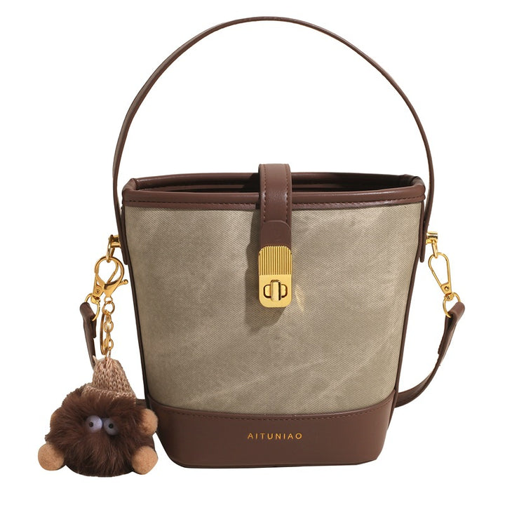 Damen Handtasche im urbanen Stil mit abnehmbarem Schlüsselanhänger Nord Taschen