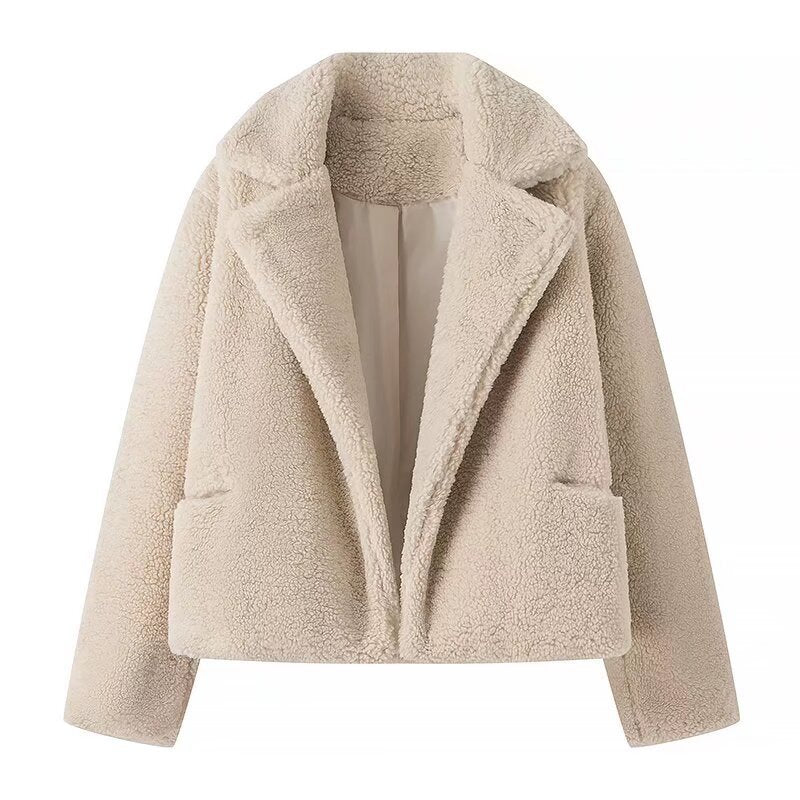 Damen Kurz geschnittene Teddy‑Boxyjacke mit Schalkragen und praktischen Eingrifftaschen Nord Taschen