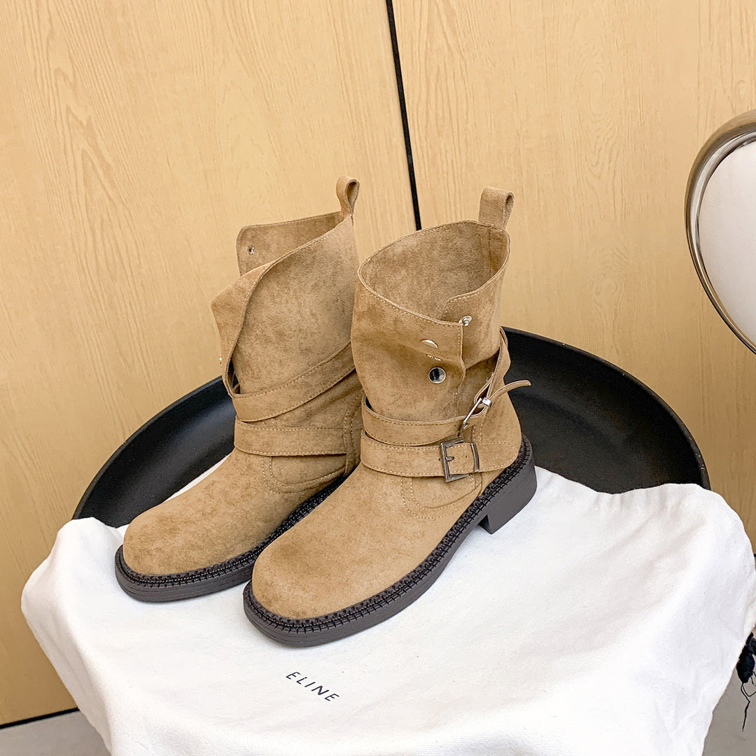 Damen Kurzschaft-Bikerboot aus Wildleder mit verstellbaren Schnallen und markantem Blockabsatz Nord Taschen
