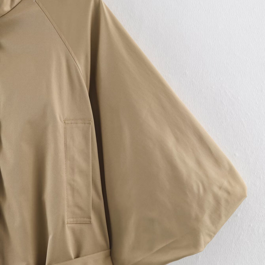 Damen Kurzes Cape‑Trench mit weitem Fledermausärmel, Stehkragen und Taillengürtel Nord Taschen