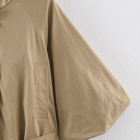 Damen Kurzes Cape‑Trench mit weitem Fledermausärmel, Stehkragen und Taillengürtel Nord Taschen