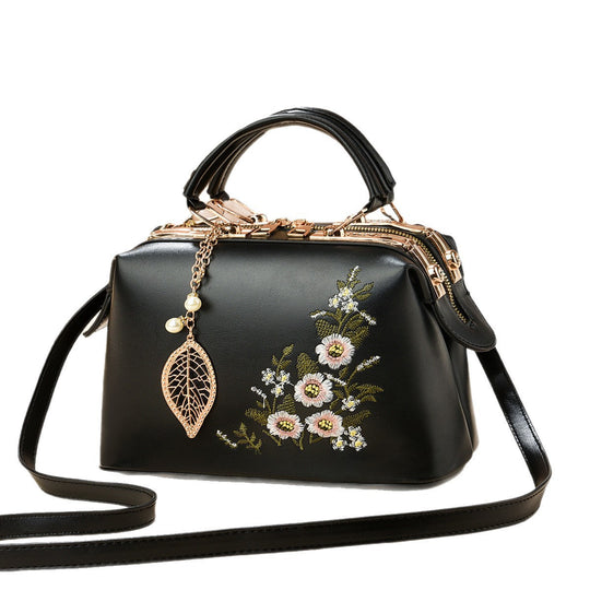 Damen Handtasche mit floralen Stickereien und abnehmbarem Tragegurt Nord Taschen