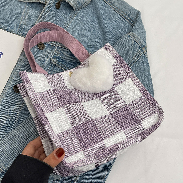 Damen Tragetasche mit lässiger Karomusterung und verspieltem Herzanhänger Nord Taschen
