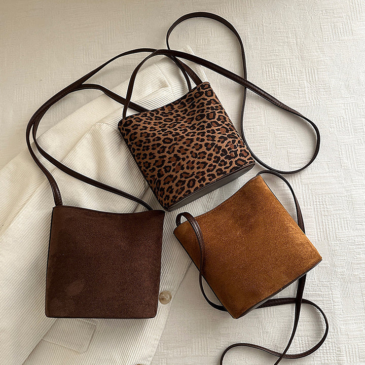 Damen Mini-Handtasche aus weichem Wildleder mit schickem Tragegriff Nord Taschen