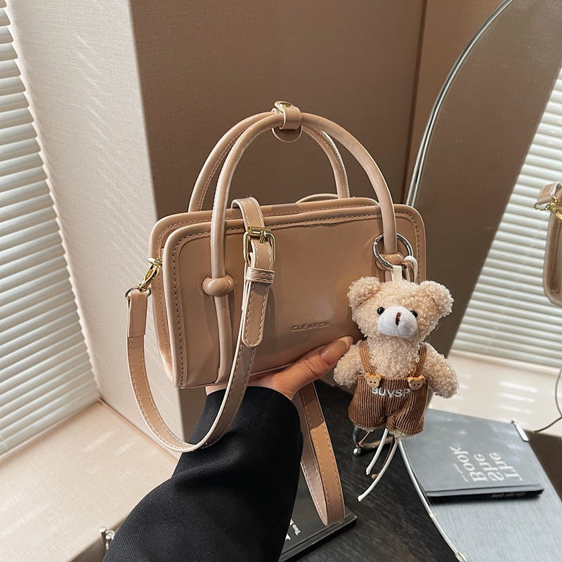 Damen Mini-Handtasche mit niedlichem Bärenanhänger Nord Taschen