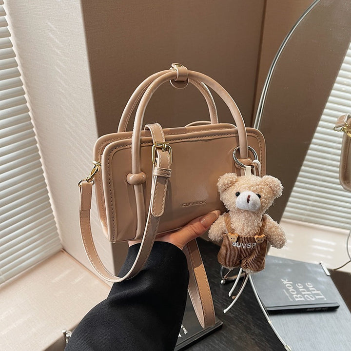Damen Mini-Handtasche mit niedlichem Bärenanhänger Nord Taschen