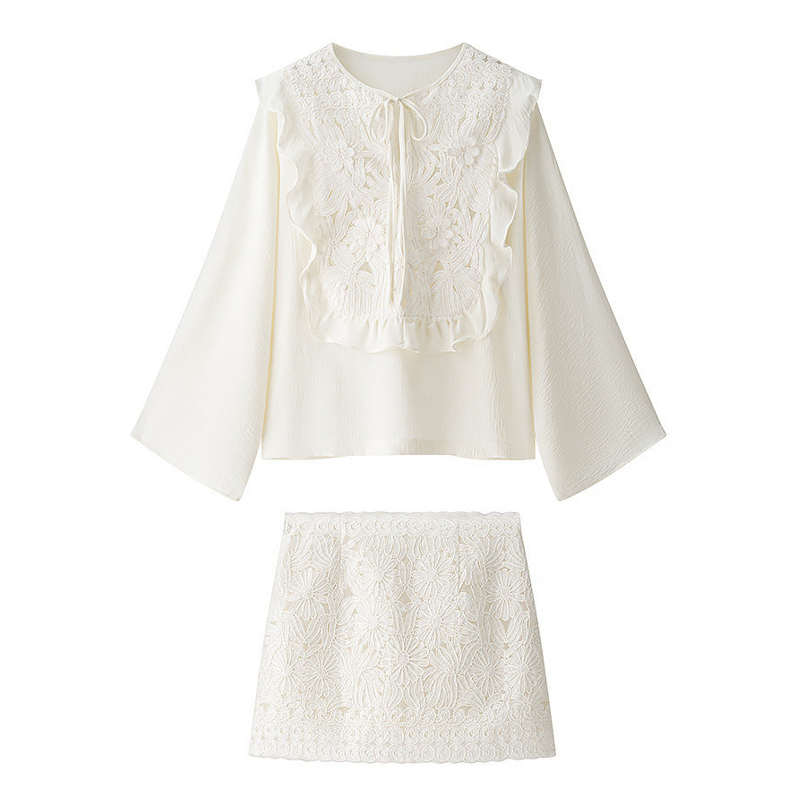 Damen Romantische Bluse mit floraler Stickerei, Volant-Bib und weiten Glockenärmeln Nord Taschen