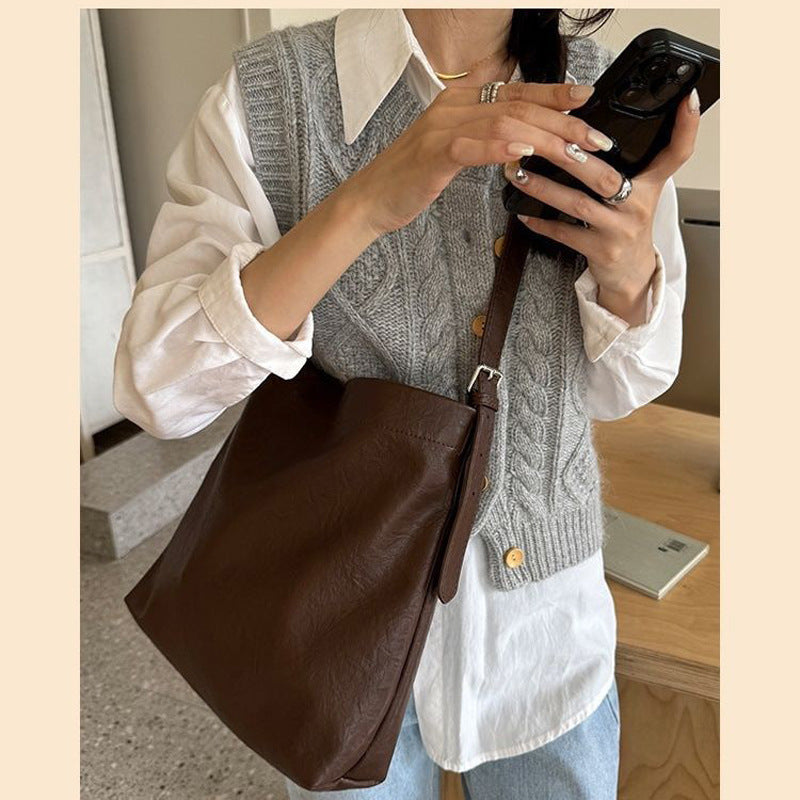 Damen Hobo-Tasche mit abnehmbarem Zubehör und eleganter Form Nord Taschen