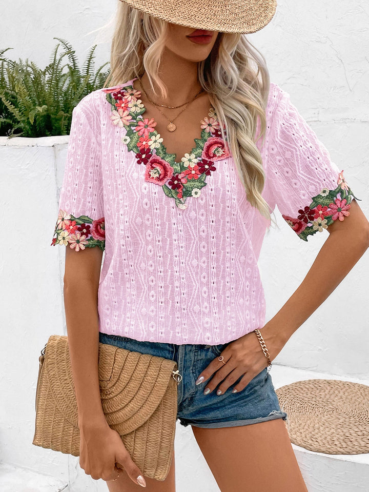 Damen Bluse mit floralen Stickereien und luftigen Ärmeln