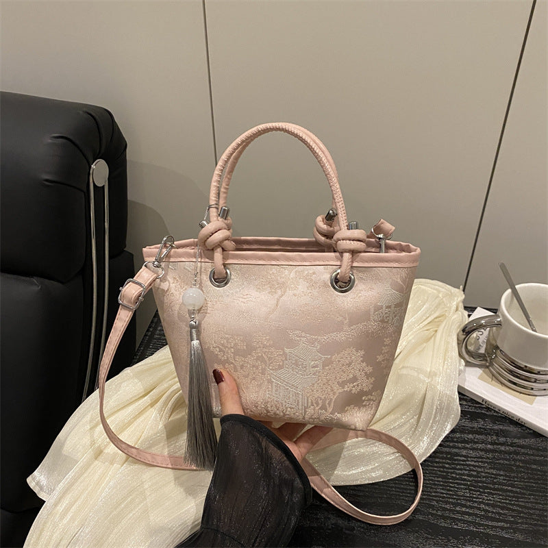 Damen elegante Umhängetasche mit floralem Design und kunstvollen Details Nord Taschen