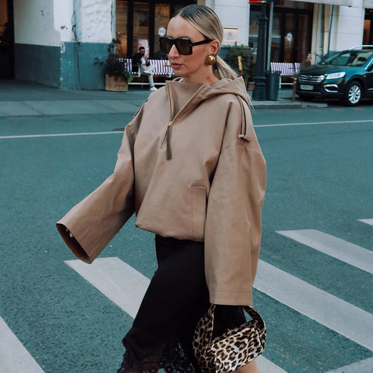 Damen Oversize Kapuzen-Pulloverjacke mit halbem Reißverschluss und Schulterpasse Nord Taschen