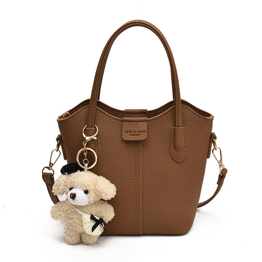 Damen Handtasche mit abnehmbarem Kunstfell-Anhänger Nord Taschen