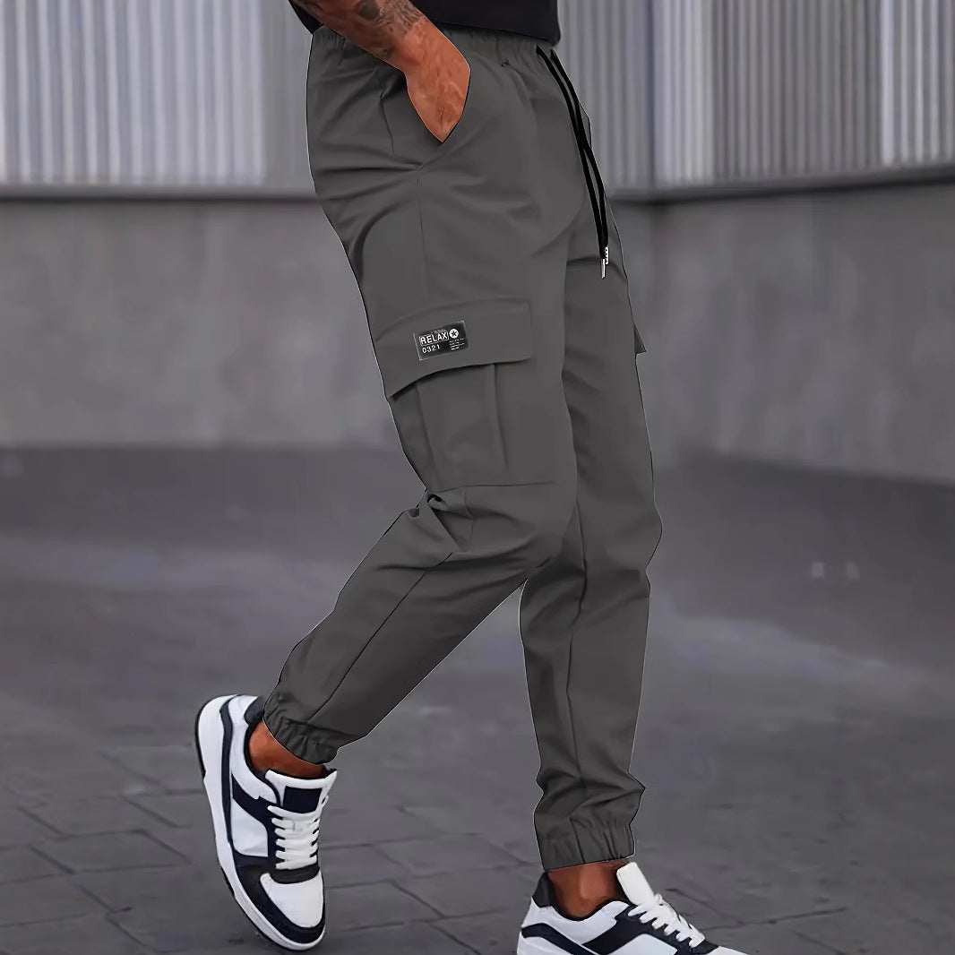 Herren Utility-Cargohose im Joggerstil mit Tunnelzugbund elastischen Beinabschlüssen und Multifachtaschen Nord Taschen