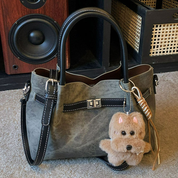 Damen Handtasche im modernen Design mit abnehmbarem Anhänger Nord Taschen