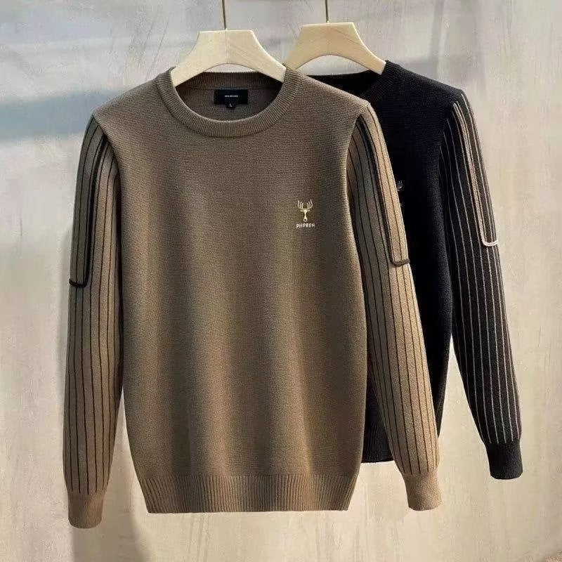 Herren Feinstrick-Pullover mit kontrastierenden Rippenärmeln und gesticktem Hirschlogo Nord Taschen