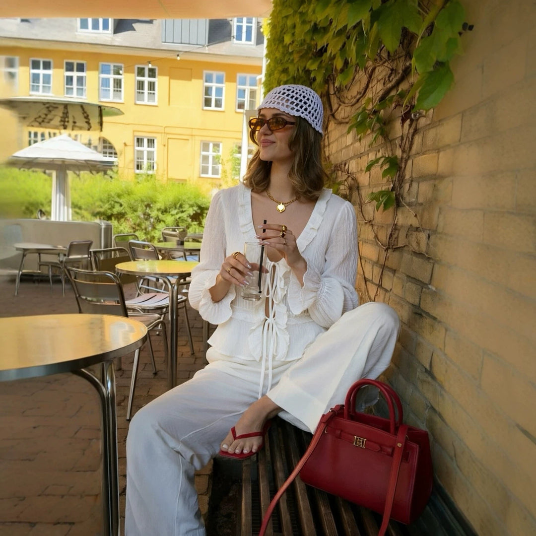 Damen Rüschige V‑Neck‑Bluse mit Taillenraffung und Glockenärmeln Nord Taschen