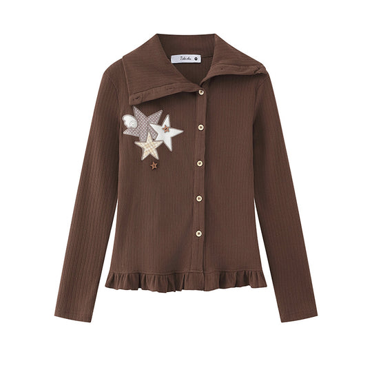 Damen Strickjacke mit Knopfleiste, großem Kragen, Rüschensaum und Stern-Applikationen Nord Taschen