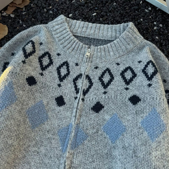 Unisex Grobgestrickte Norweger-Cardigan mit Rundhals, durchgehendem Reißverschluss und Jacquard‑Yoke Nord Taschen