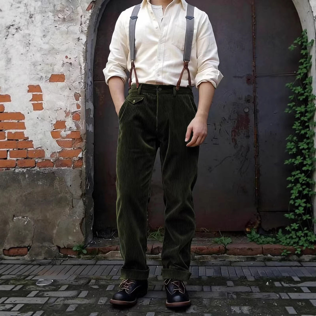 Herren Cordhose mit hoher Taille, breitem Kord und geknöpfter Pattentasche Nord Taschen