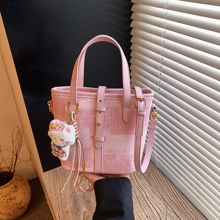 Damen modische Beuteltasche mit charmantem Tieranhänger Nord Taschen