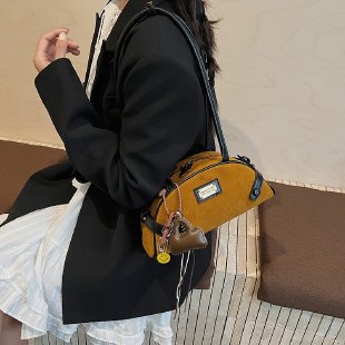 Damen Handtasche mit strukturierter Oberfläche und abnehmbarem Anhänger Nord Taschen