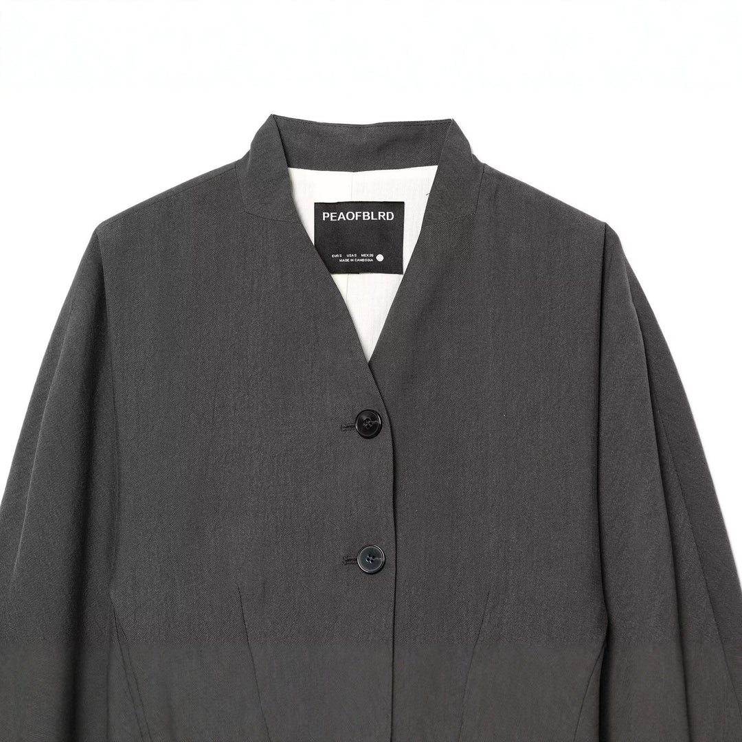 Damen Taillierter Kurzblazer mit Stehkragen, V‑Ausschnitt und Drei-Knopf-Detail Nord Taschen