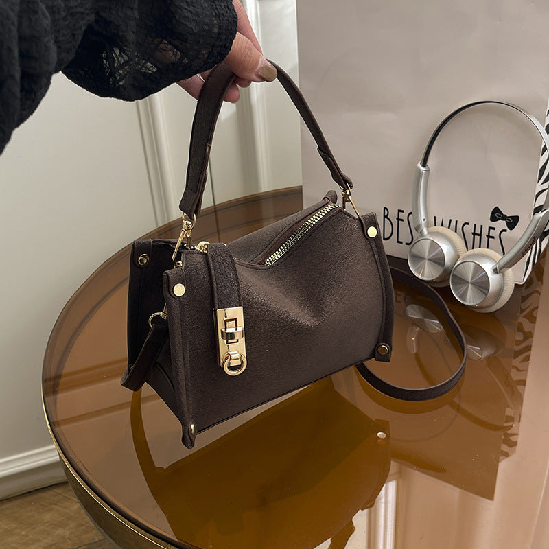 Damen Handtasche mit elegantem Reißverschluss und modernem Detail Nord Taschen