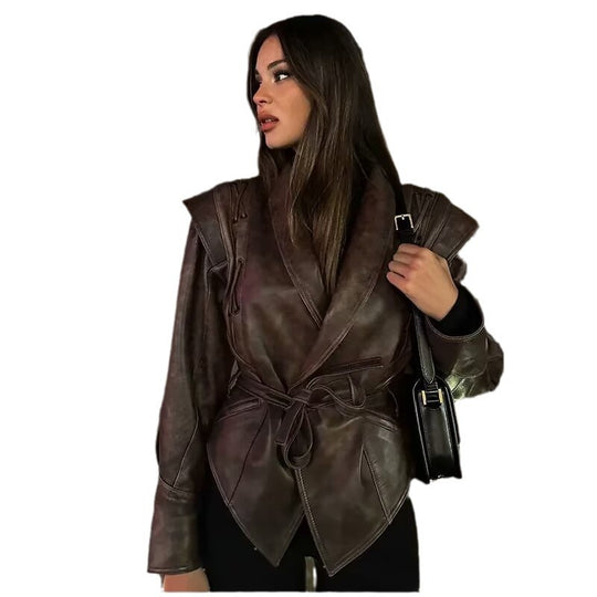 Damen Taillierter Wickel-Lederblazer mit betonten Schulterpuffern und Bindegürtel Nord Taschen