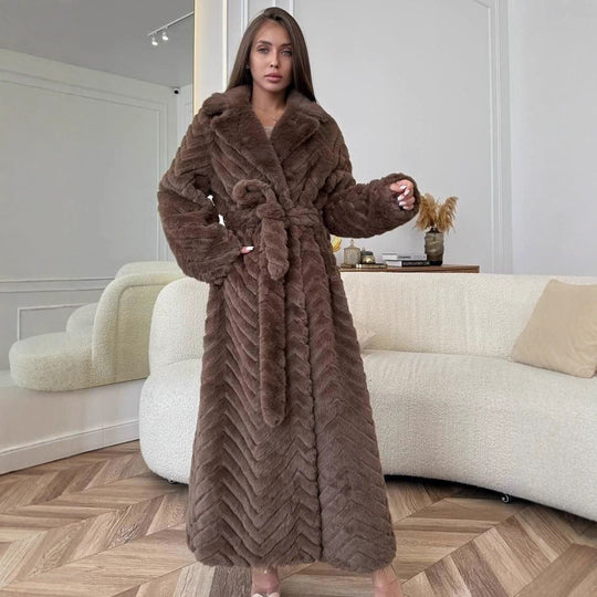 Damen Maxi-Kunstfellmantel mit Kapuze und Chevron-Steppung Nord Taschen