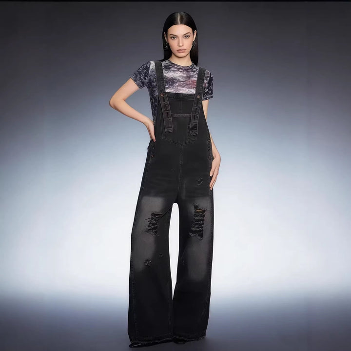 Damen moderne Baggy-Latzhose aus pigmentgefärbtem Stretch-Denim mit verstellbaren Trägern und sichtbaren Rissen Nord Taschen